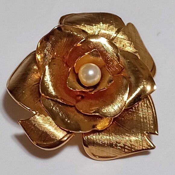 Vintage Gold Tone Faux Pearl Rose Flower Brooch Pin - Picture 3 of 5